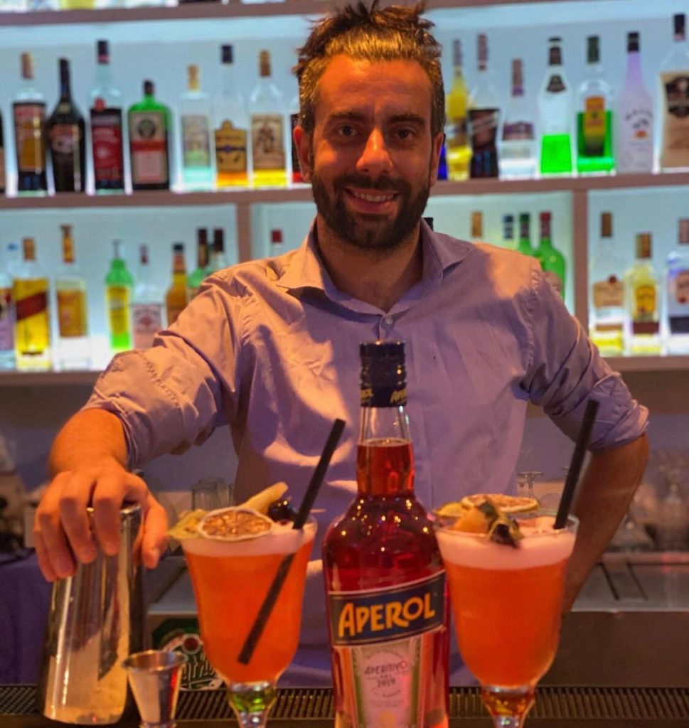 barman in grecia