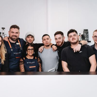 Come scegliere un corso da barman: il trainer Marco Ardengo con la classe Mixology Academy