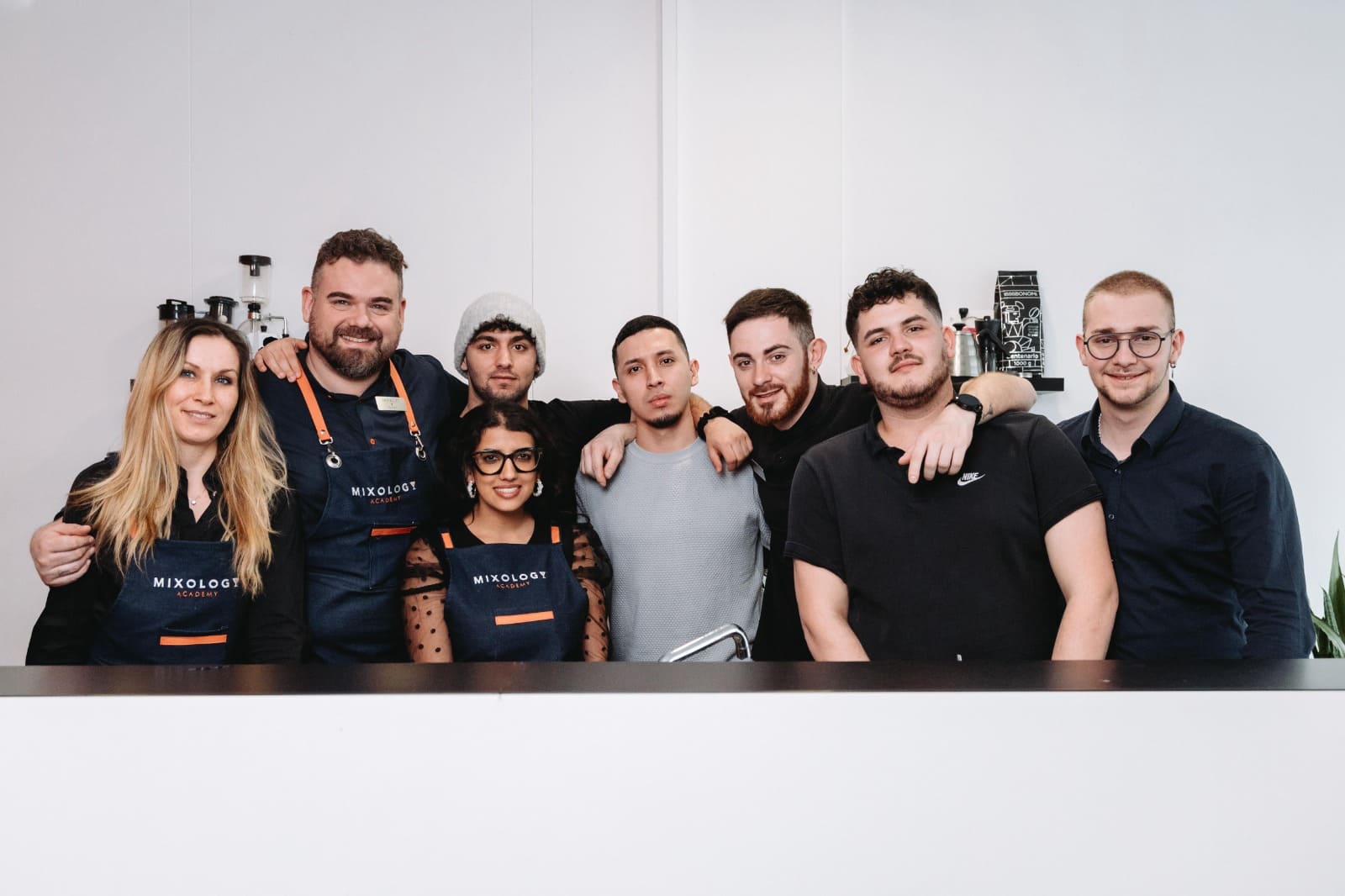 Come scegliere un corso da barman: il trainer Marco Ardengo con la classe Mixology Academy