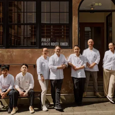 Team del Bar Leone di Hong Kong in un cocktail bar di lusso